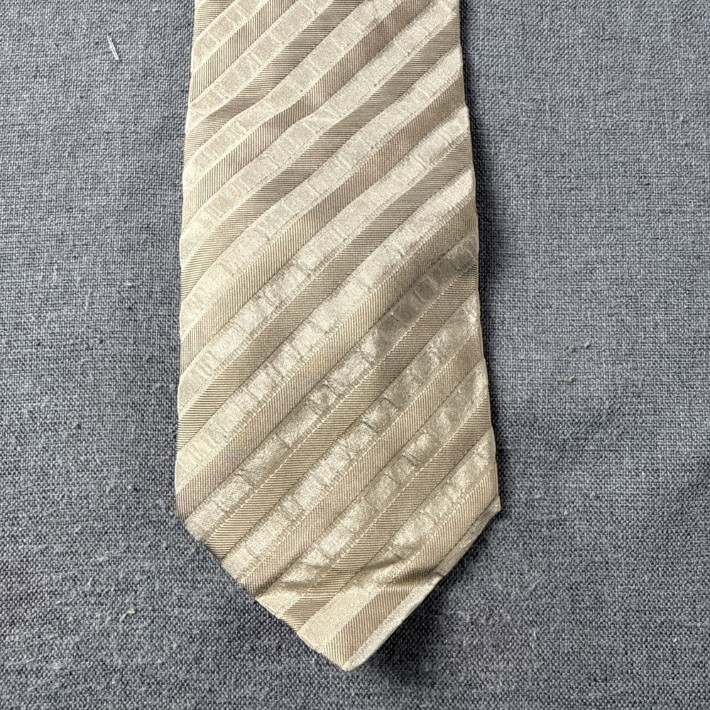 Hugo Boss Striped Pattern Silk Tie Made In Italy